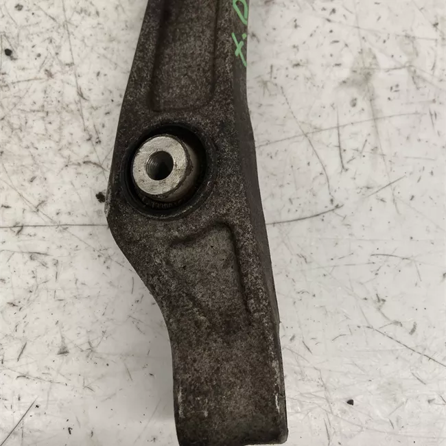 Braccio oscillante inferiore posteriore sospensione anteriore destro