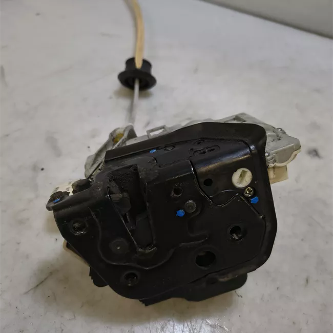 Serratura porta anteriore sinistra t.8P5A200000<