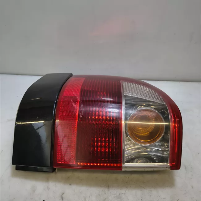 Fanale posteriore parte esterno sinistro 11-03>