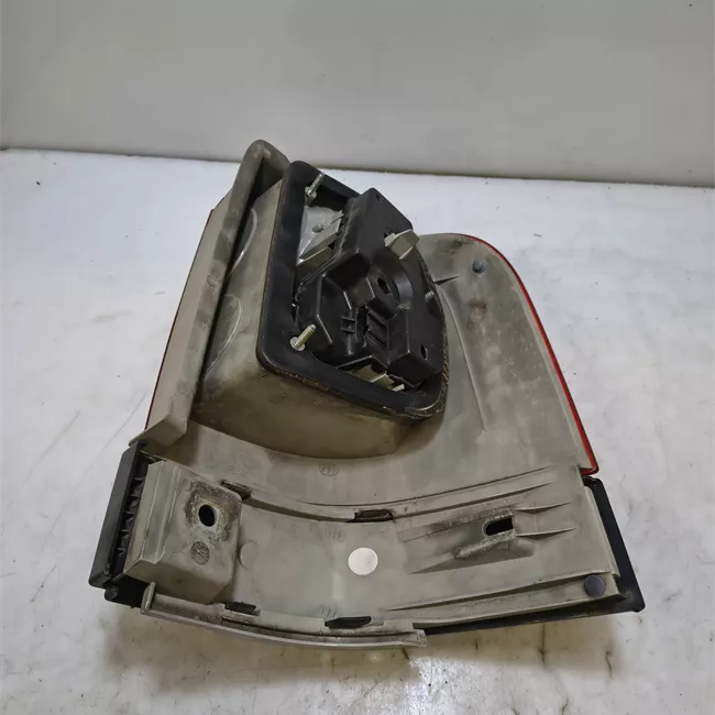 Fanale posteriore parte esterno sinistro 11-03>