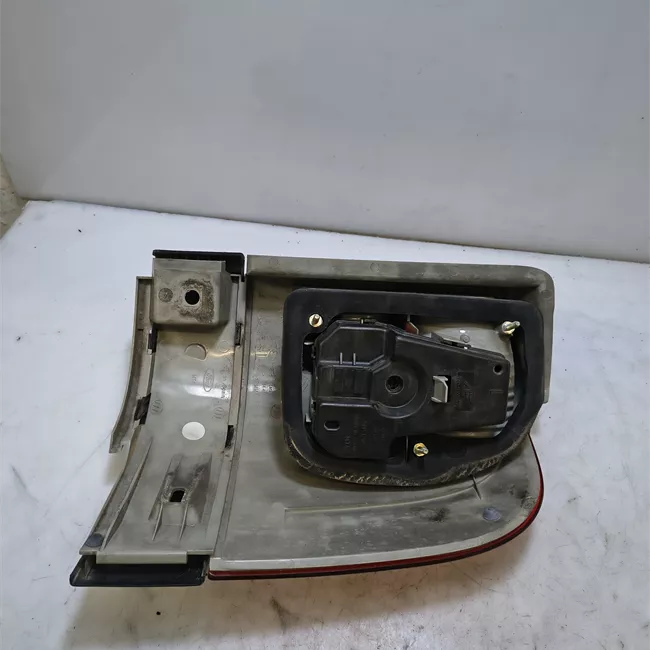 Fanale posteriore parte esterno sinistro 11-03>