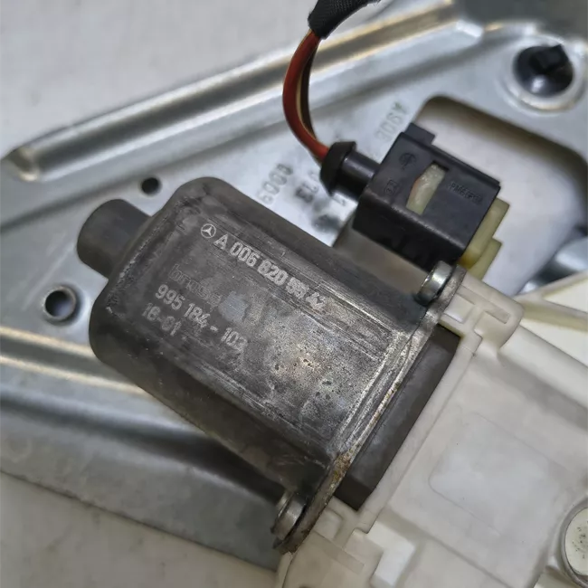 Alzacristallo elettrico porta anteriore con motorino destro