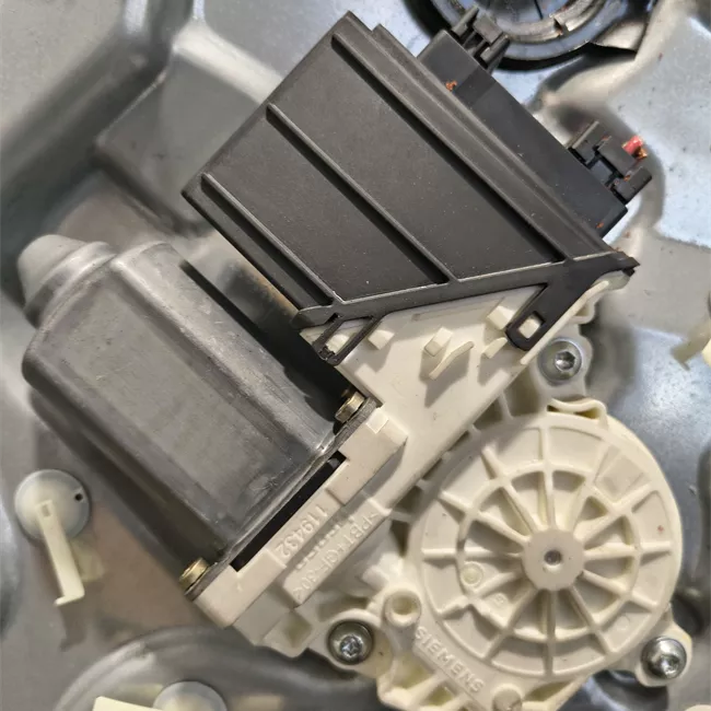 Alzacristallo porta anteriore destro