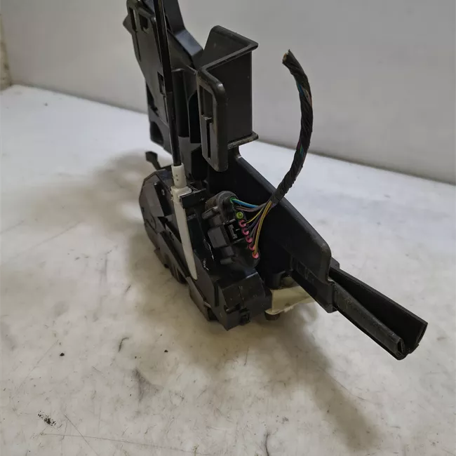 Serratura porta anteriore sinistra