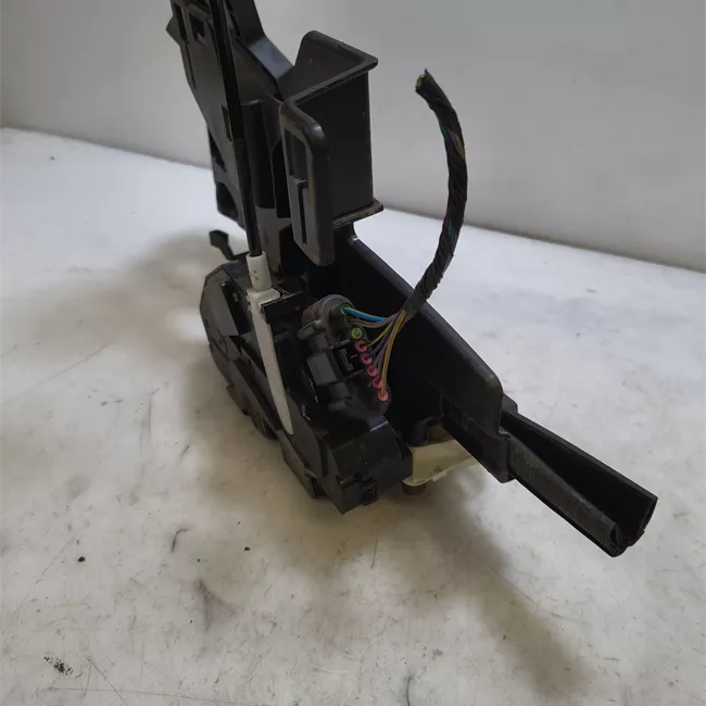 Serratura porta anteriore sinistra