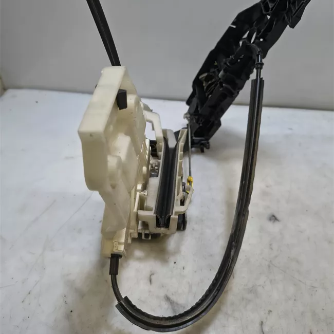 Serratura porta anteriore sinistra