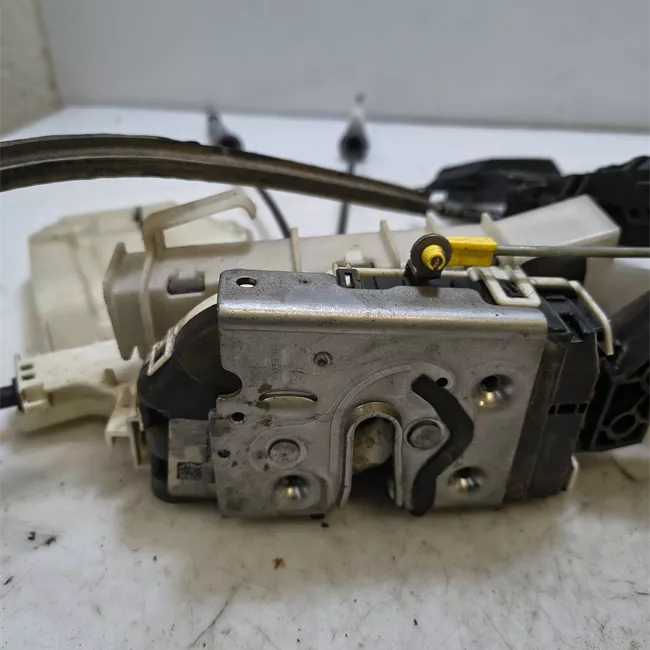 Serratura porta anteriore sinistra