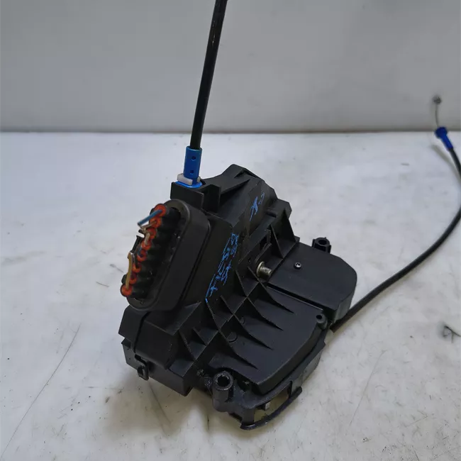 Serratura porta anteriore sinistra