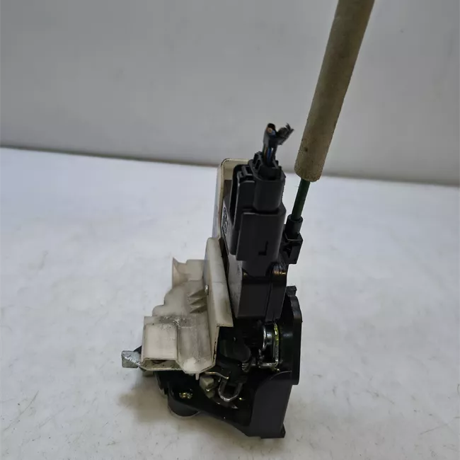 Serratura porta anteriore destra