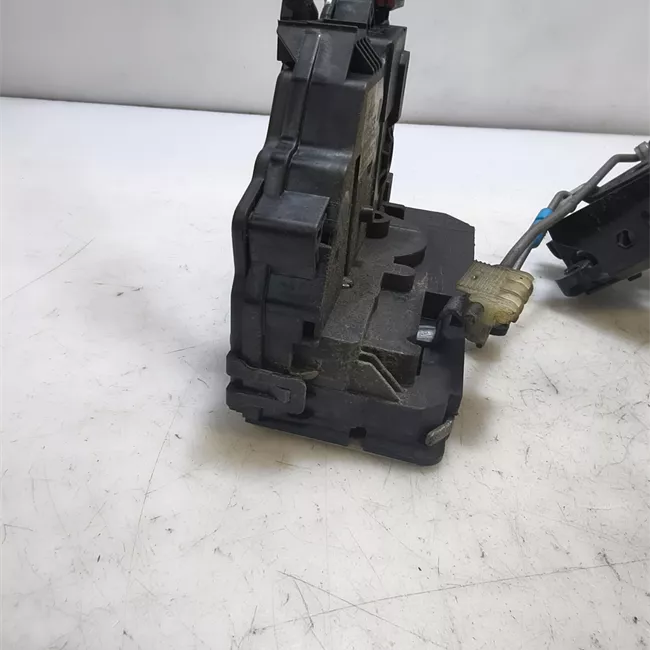 Serratura porta anteriore sinistra