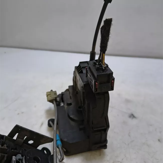 Serratura porta anteriore sinistra