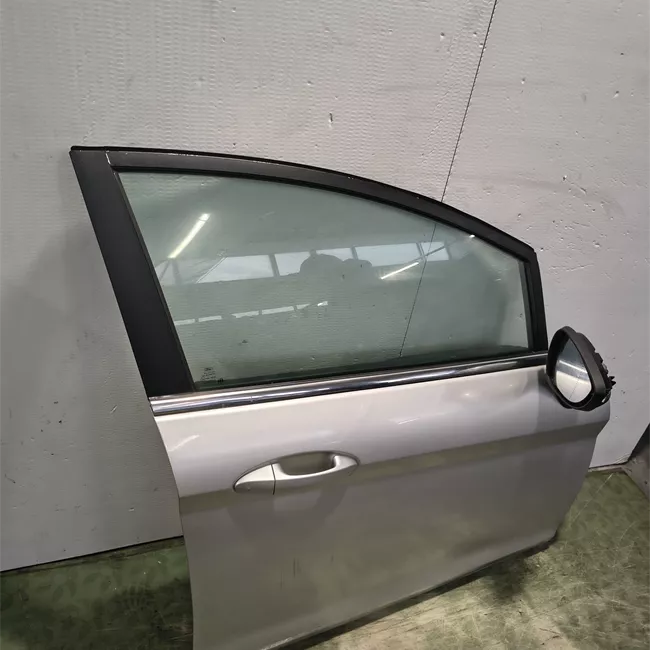 Porta anteriore destra