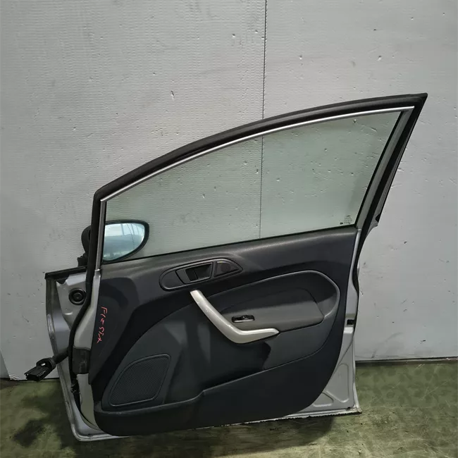 Porta anteriore destra