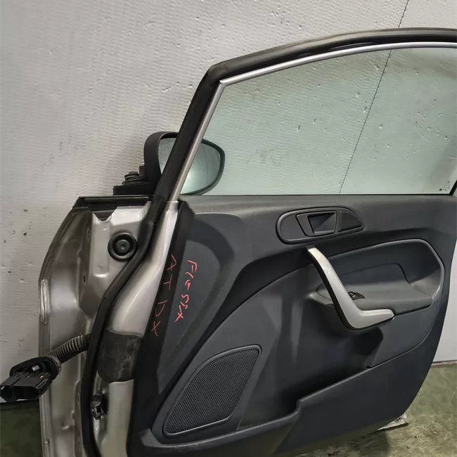 Porta anteriore destra