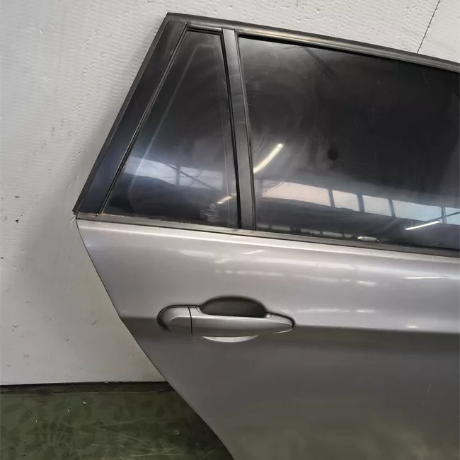 Porta posteriore destra