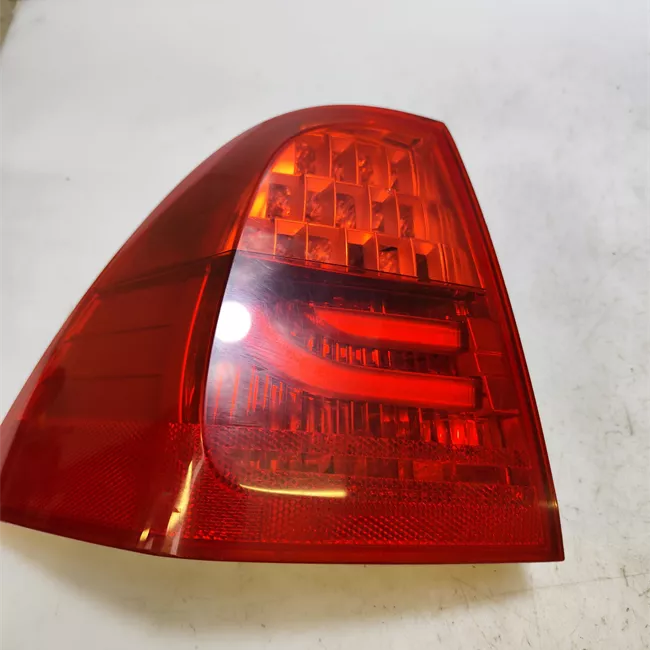 Fanale posteriore parte esterno sinistro