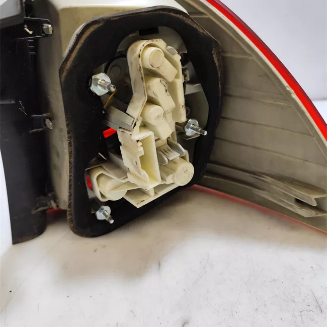 Fanale posteriore parte esterno sinistro