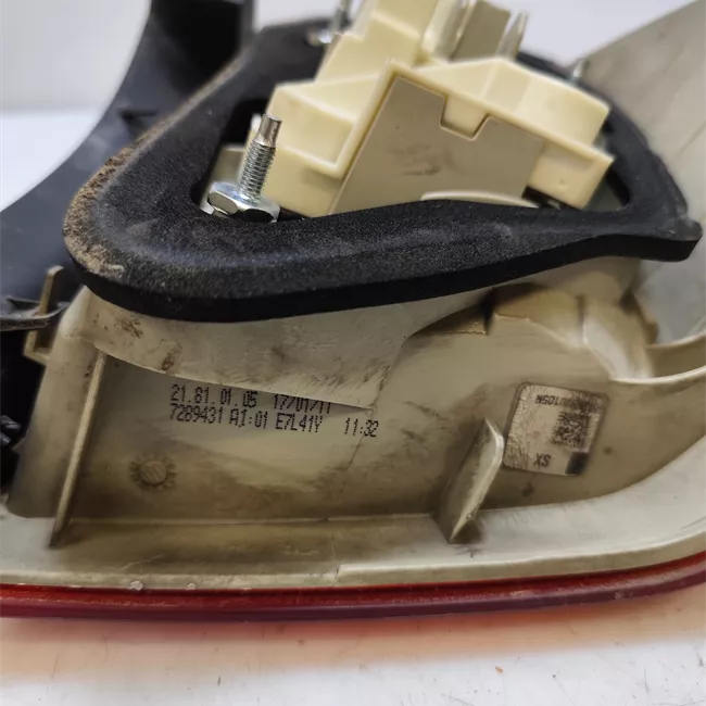 Fanale posteriore parte esterno sinistro