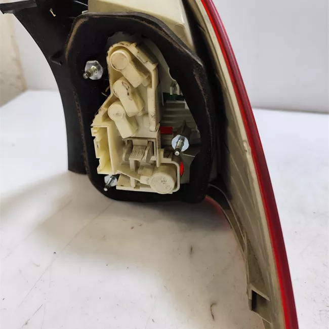 Fanale posteriore parte esterno sinistro