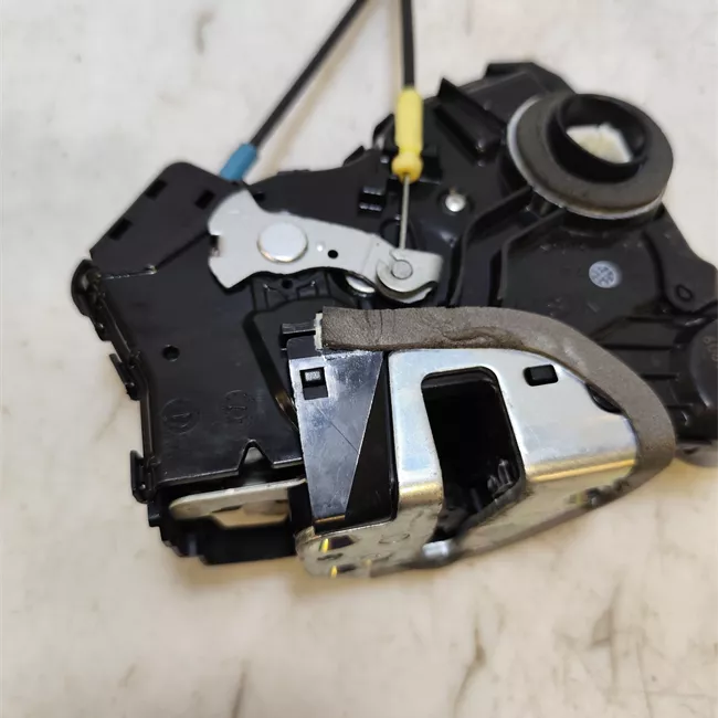 Serratura porta anteriore destra