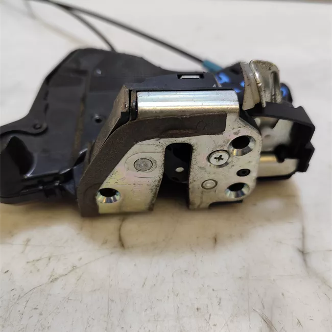 Serratura porta anteriore destra