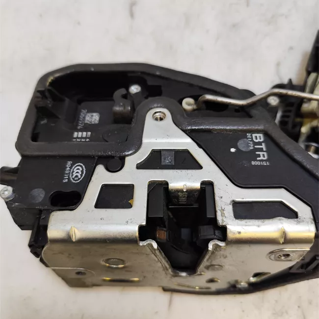 Serratura porta anteriore destra