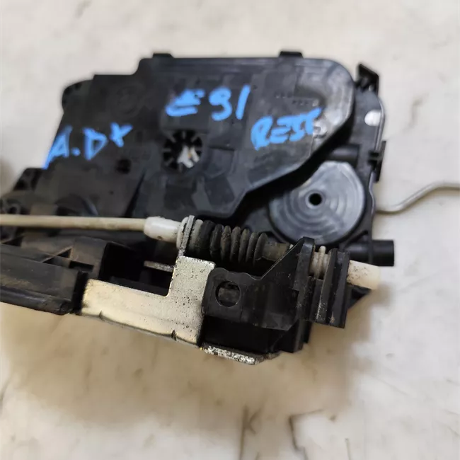 Serratura porta anteriore destra