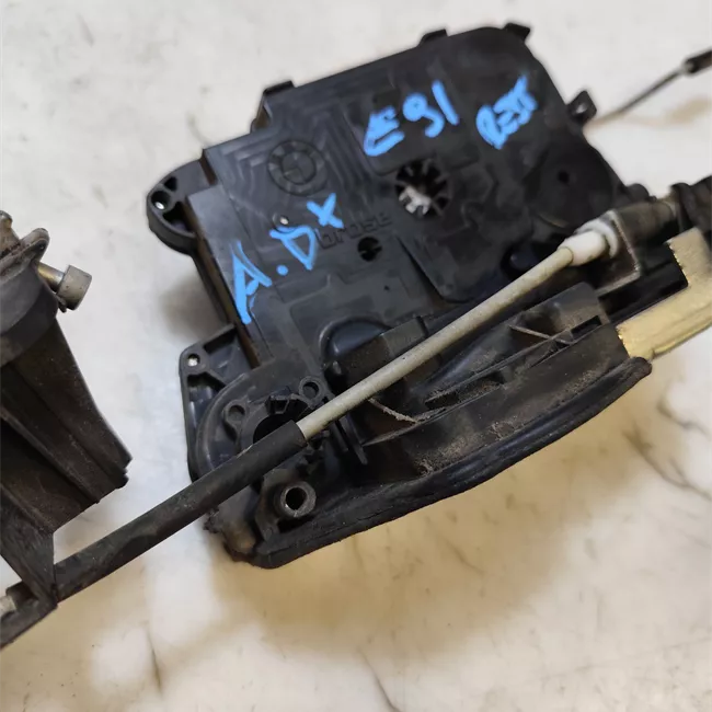 Serratura porta anteriore destra