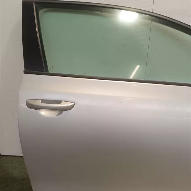 Porta anteriore destra