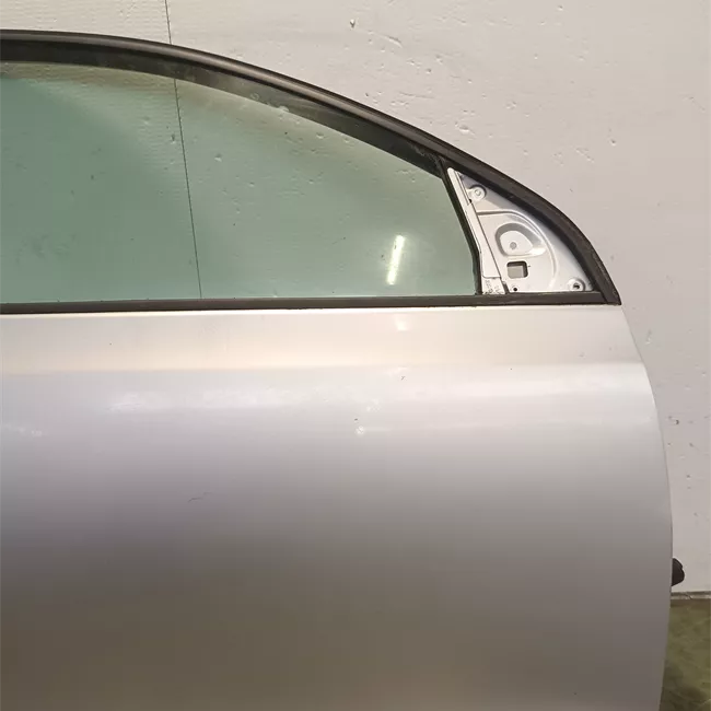 Porta anteriore destra