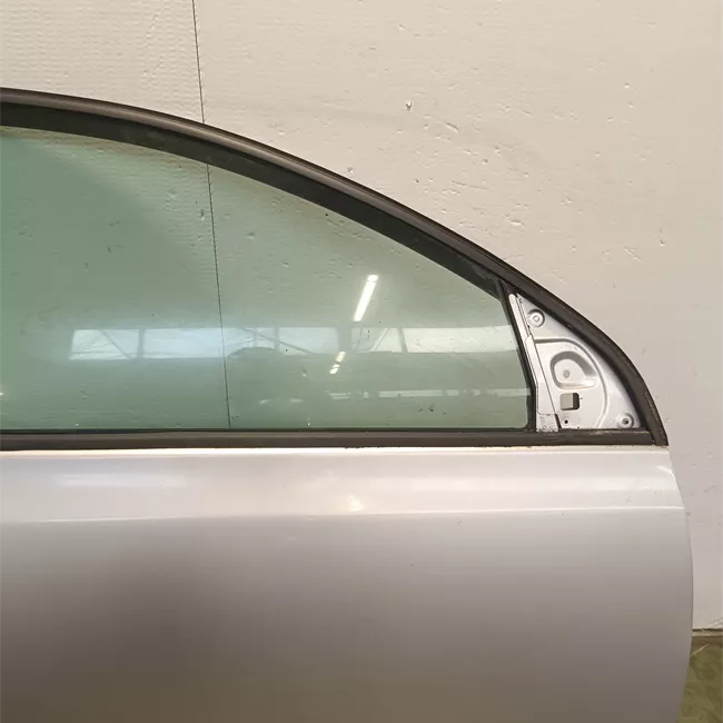 Porta anteriore destra