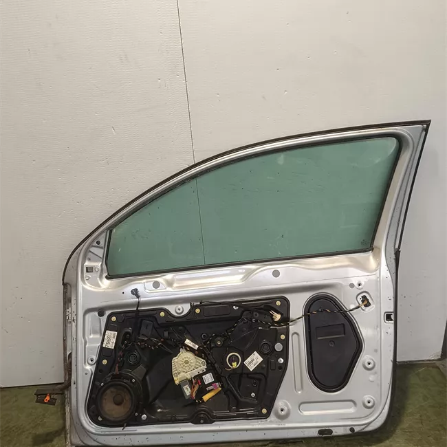 Porta anteriore destra