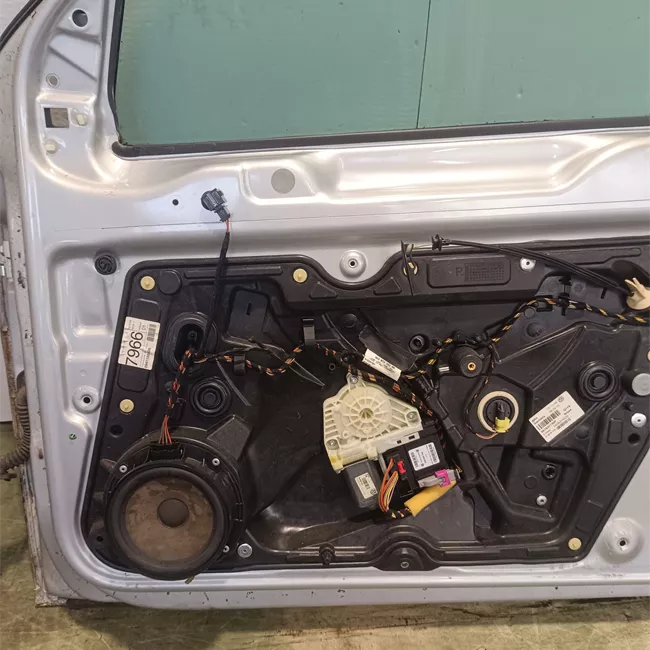 Porta anteriore destra