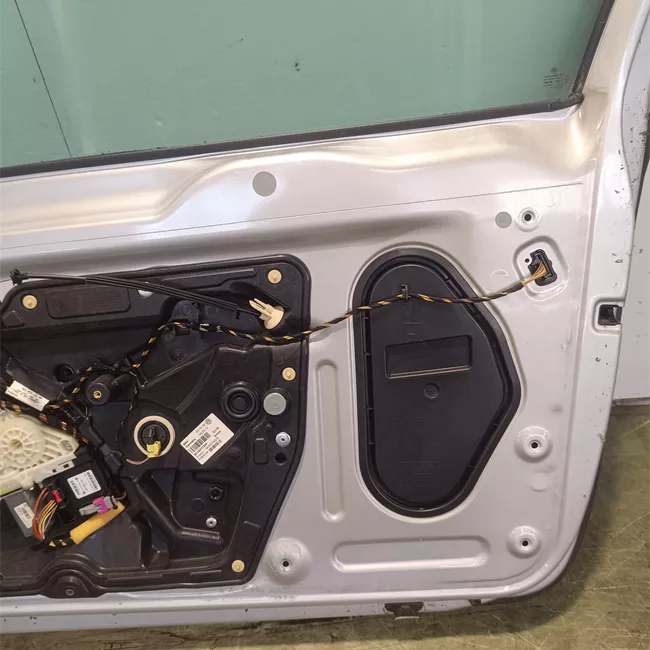 Porta anteriore destra