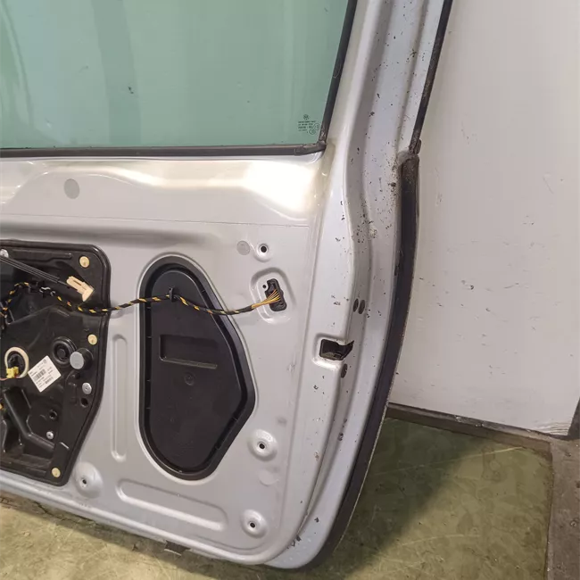 Porta anteriore destra