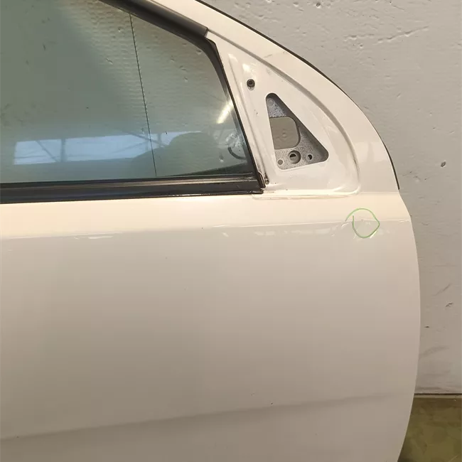 Porta anteriore destra