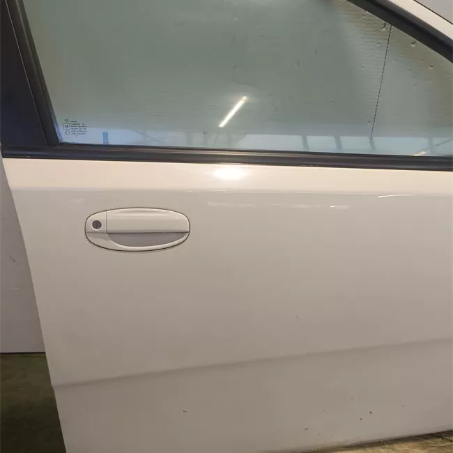 Porta anteriore destra