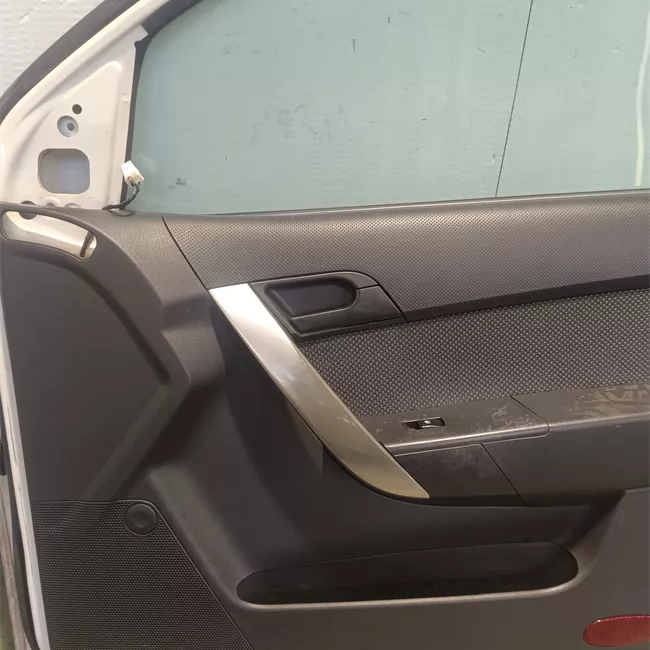 Porta anteriore destra