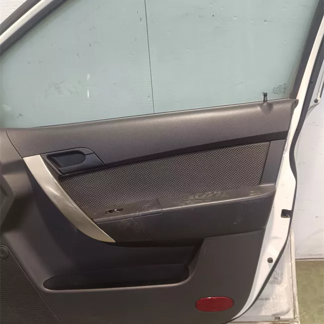 Porta anteriore destra