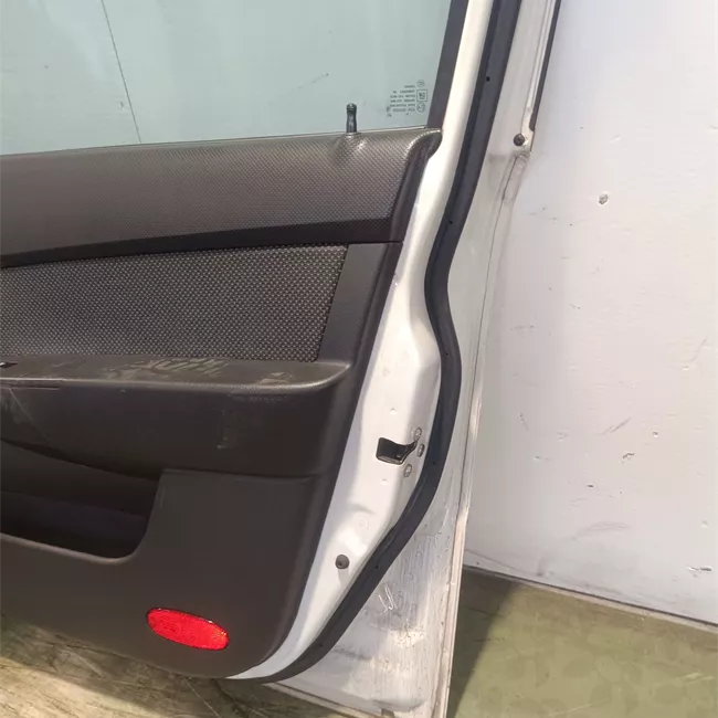 Porta anteriore destra