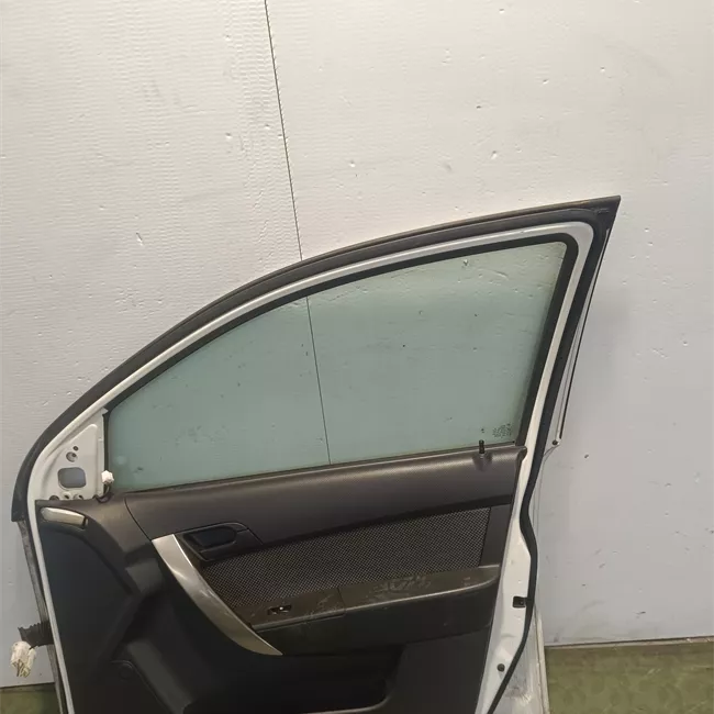 Porta anteriore destra