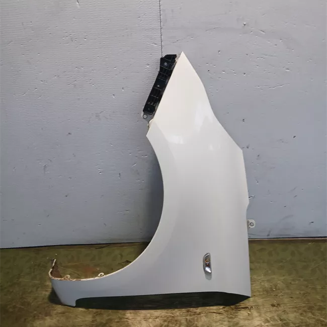 Parafango anteriore sinistro fanalino laterale