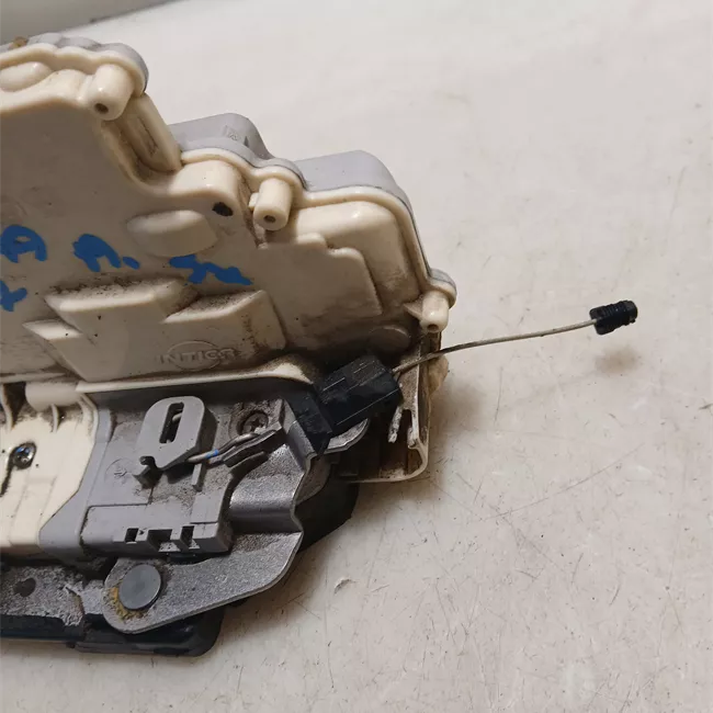 Serratura porta anteriore sinistra