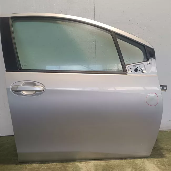 Porta anteriore destra