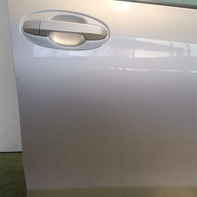 Porta anteriore destra