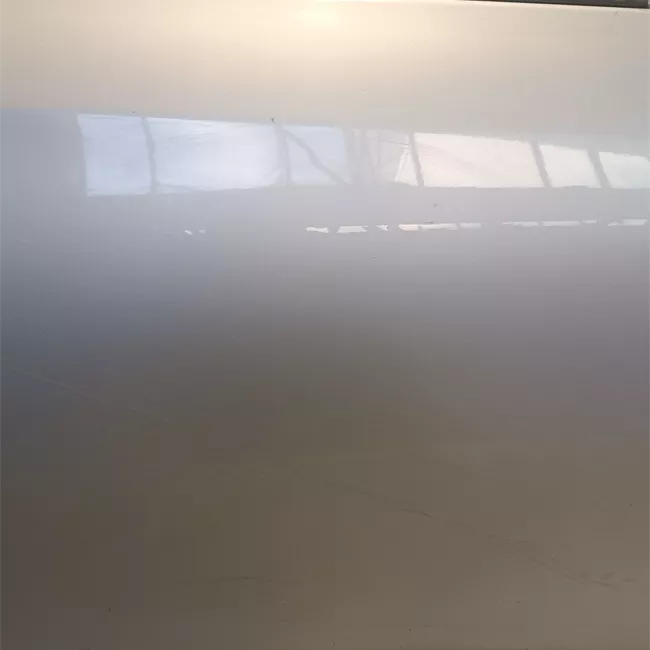 Porta anteriore destra