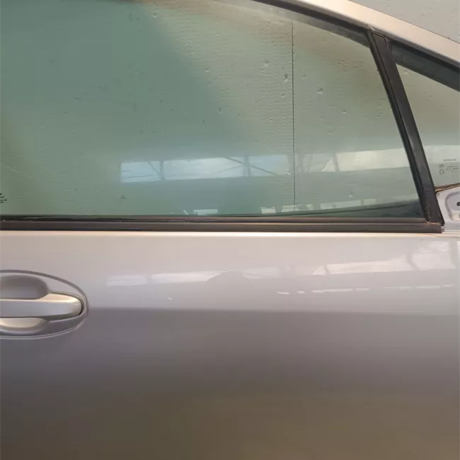 Porta anteriore destra