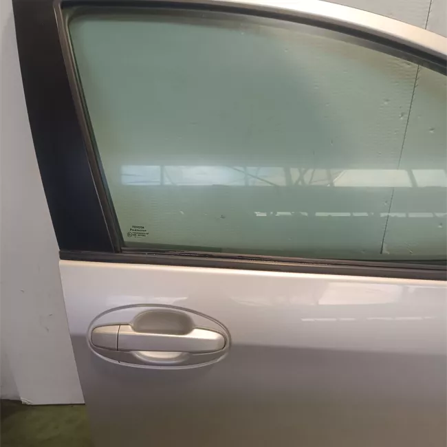 Porta anteriore destra