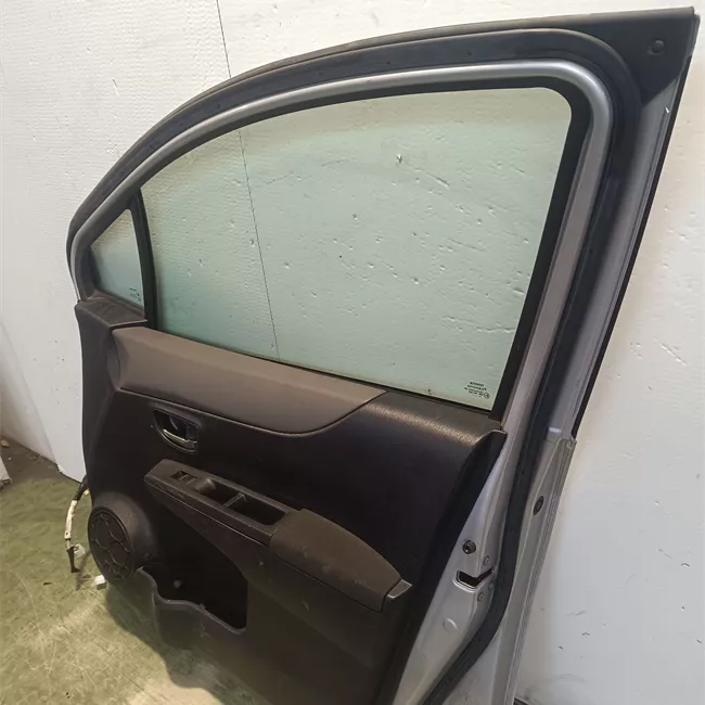 Porta anteriore destra