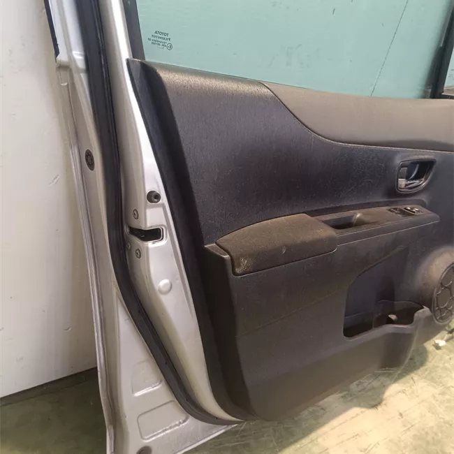 Porta anteriore sinistra